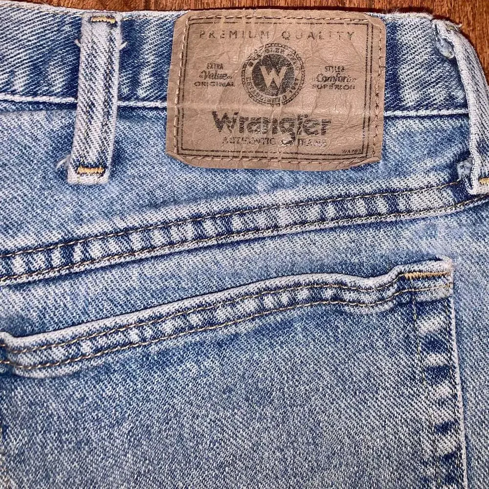Wrangler Men’s‎ Light Wash Denim Shorts 34